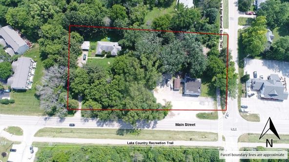6 Main St, Delafield, WI 53018
